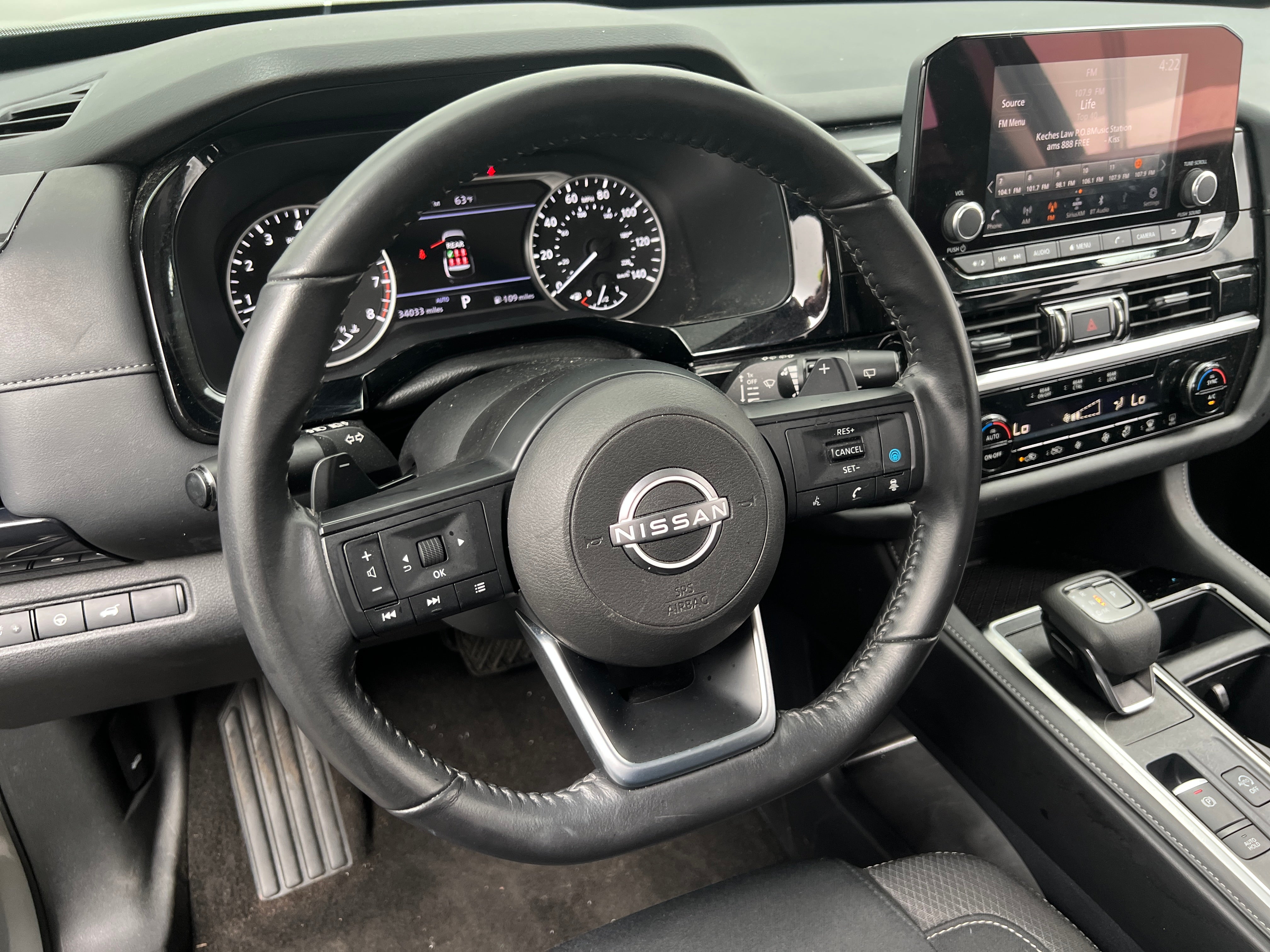 2025 Nissan Pathfinder SV