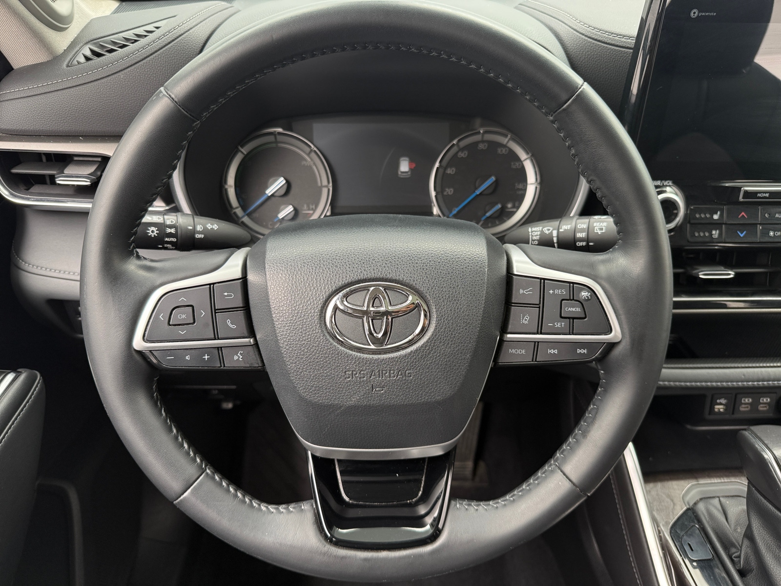 Thumbnail: 2022 Toyota Highlander - 4