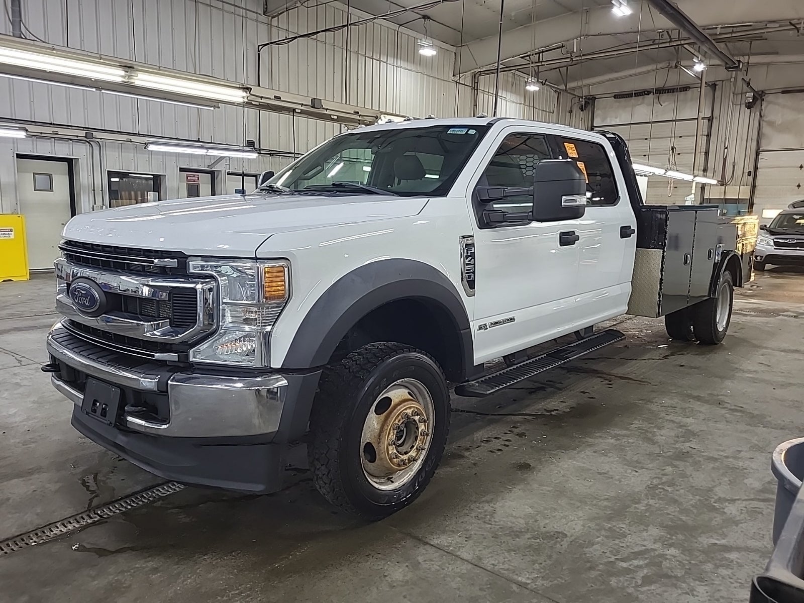 2022 Ford F-450 Chassis XLT 4WD Crew Cab 203" WB 84" Ca