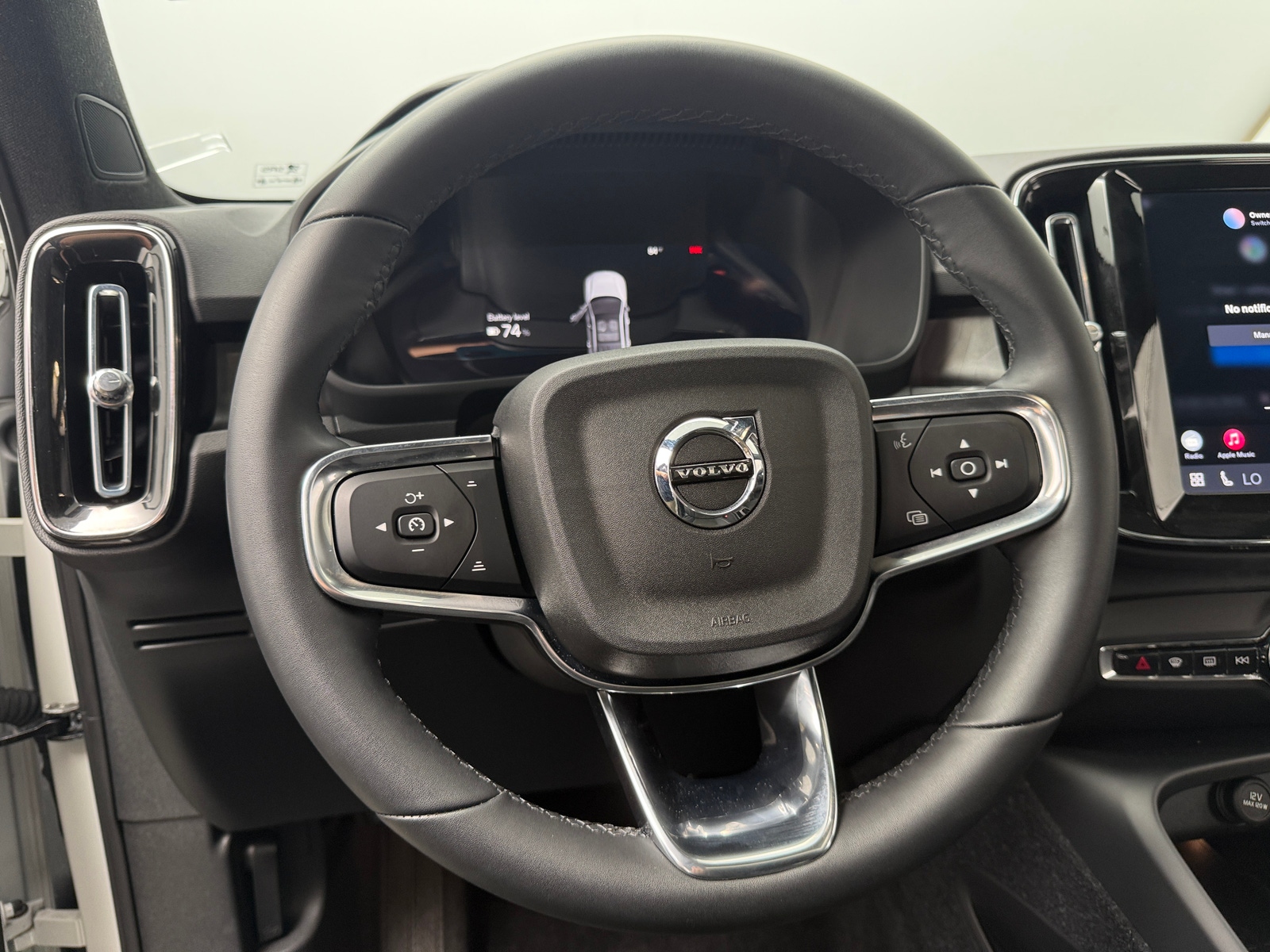 Thumbnail: 2023 Volvo C40 - 4