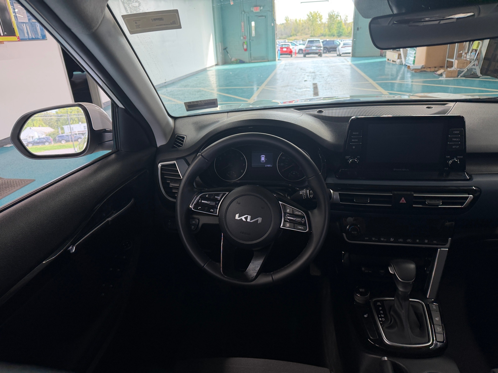 Thumbnail: 2023 Kia Seltos - 4