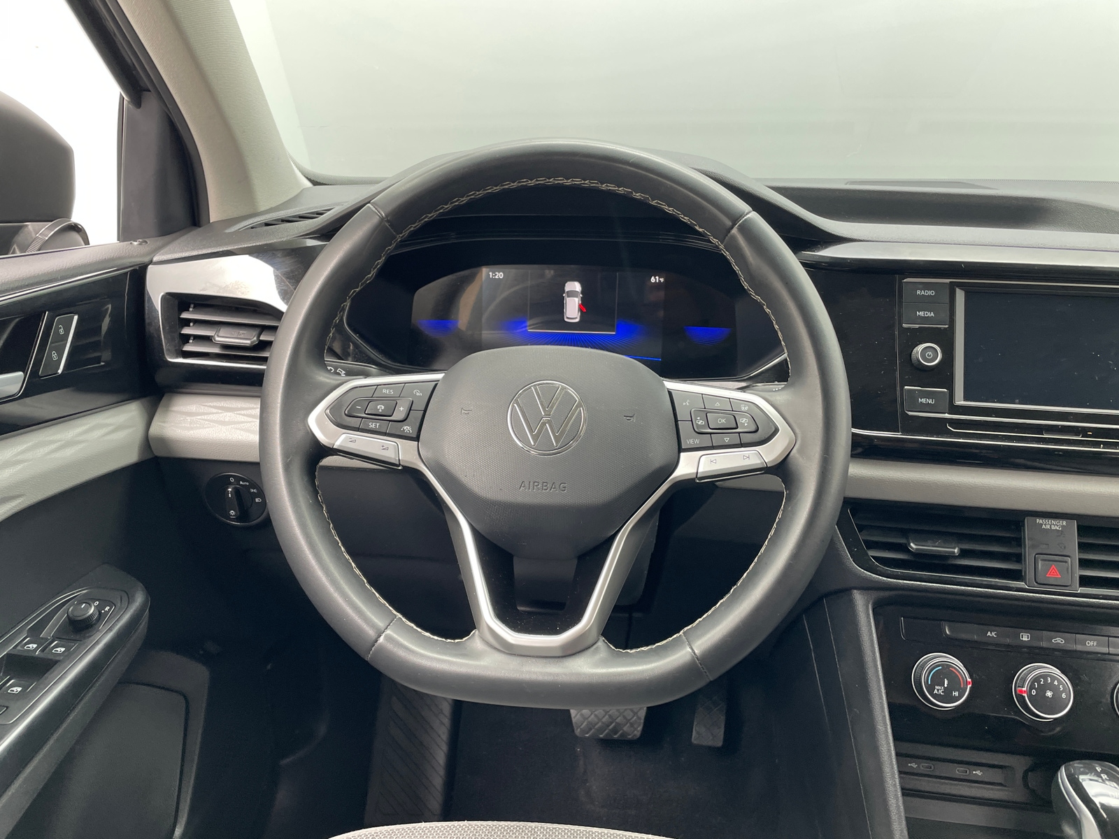 Thumbnail: 2023 Volkswagen Taos - 5