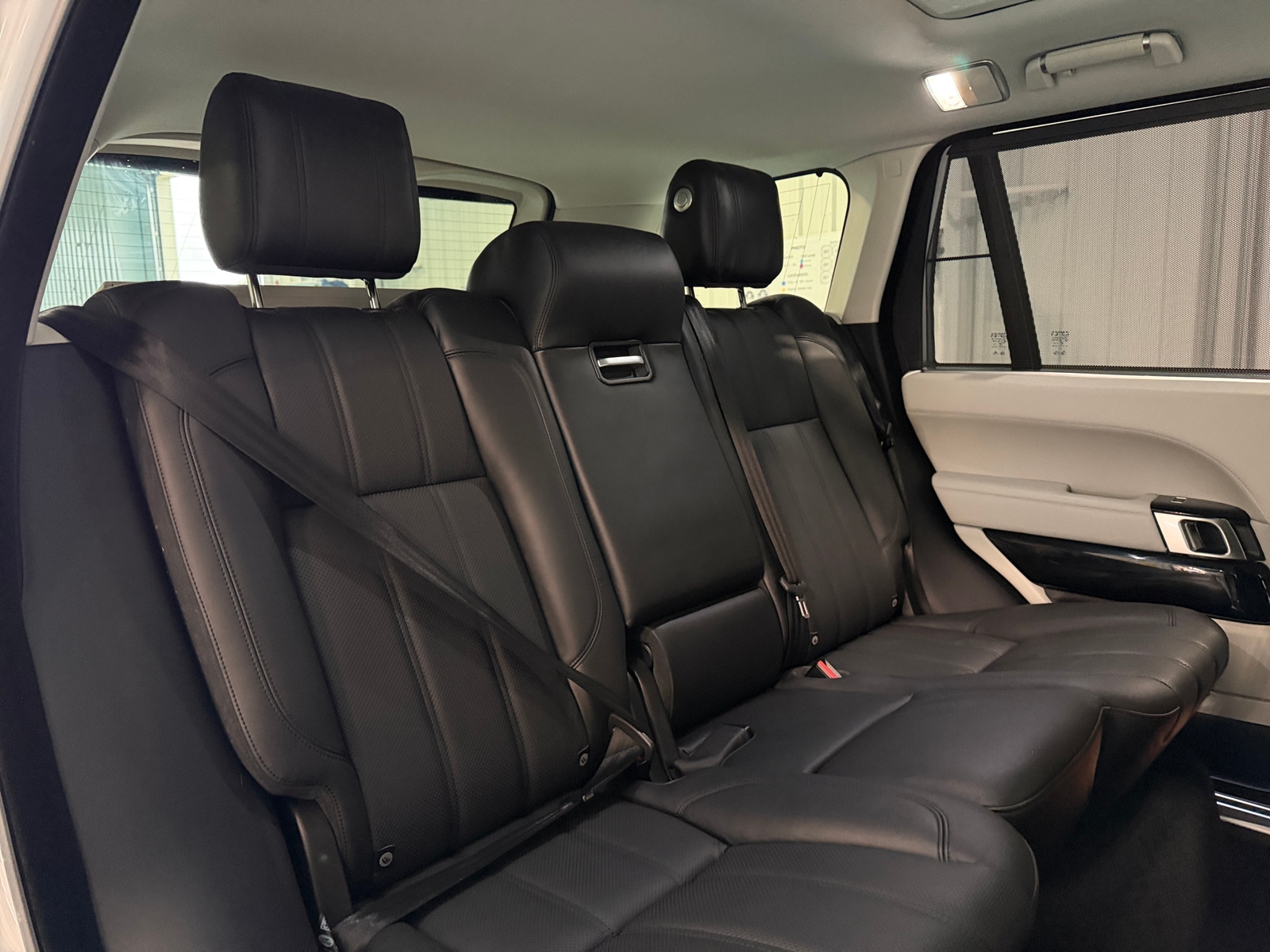 Thumbnail: 2017 Land Rover Range Rover - 6