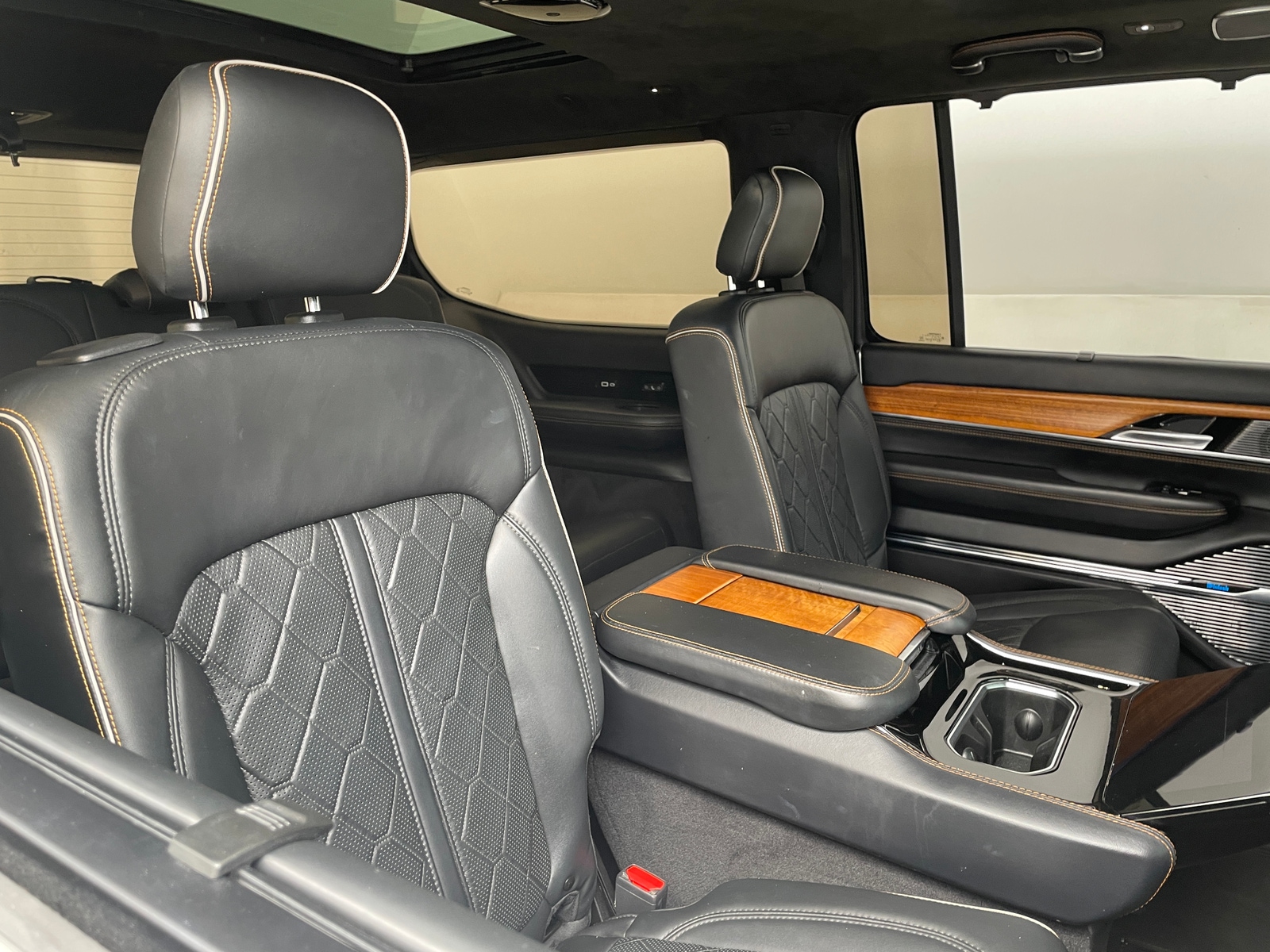 Thumbnail: 2022 Jeep Grand Wagoneer - 5