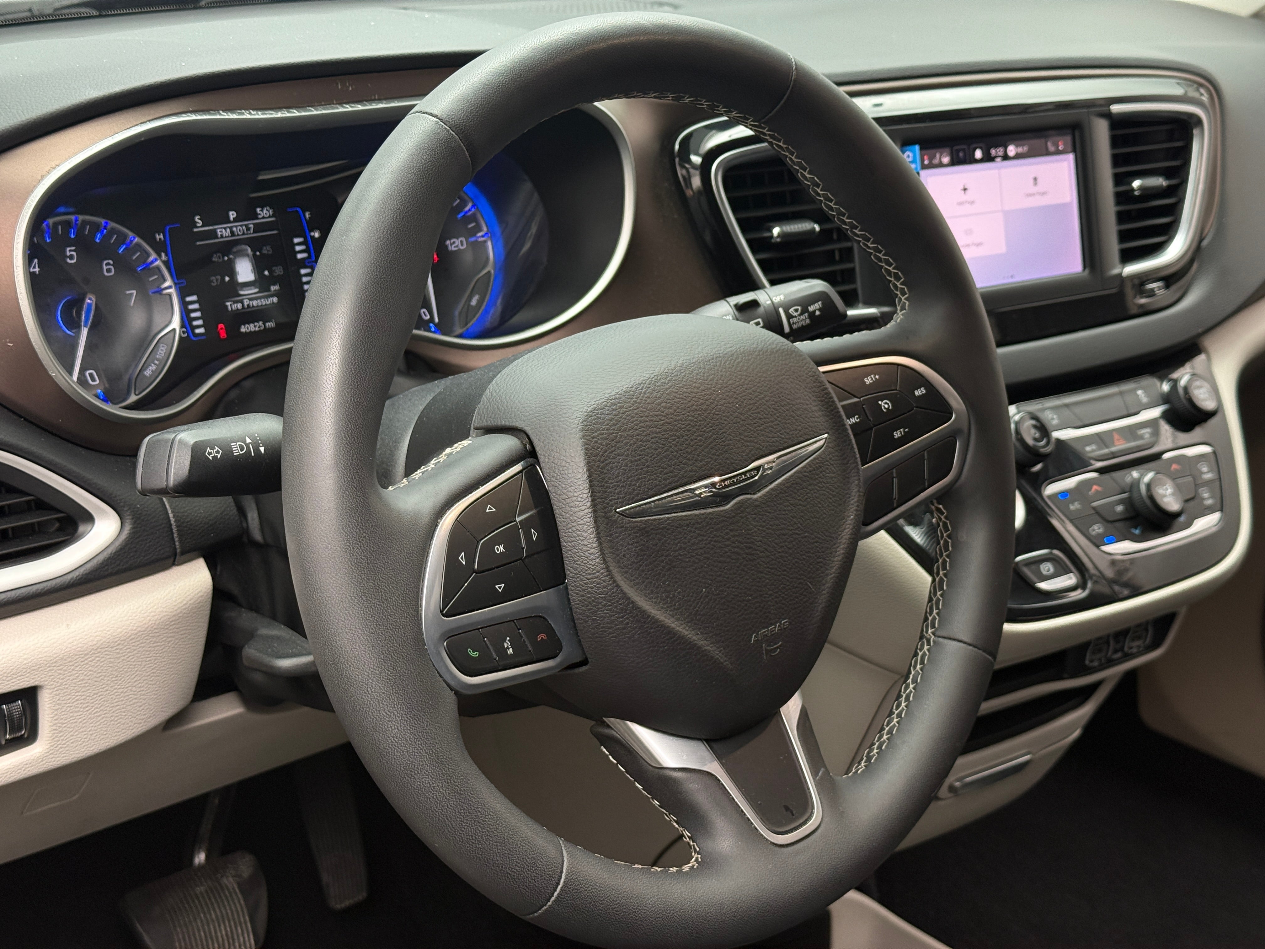2024 Chrysler Voyager