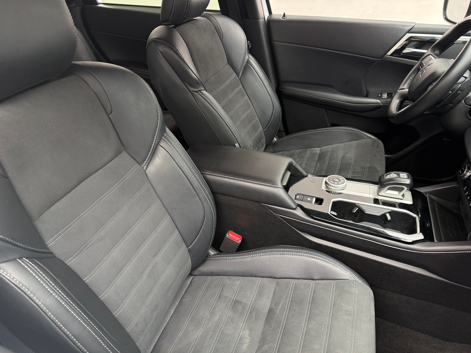 Thumbnail: 2025 Mitsubishi Outlander - 2