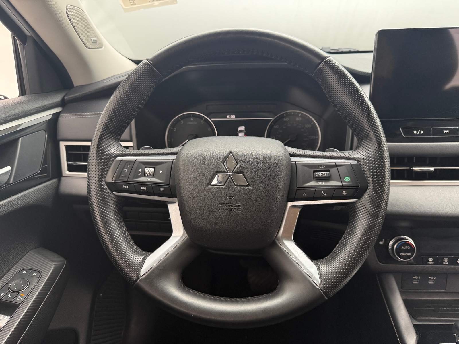 Thumbnail: 2025 Mitsubishi Outlander - 5