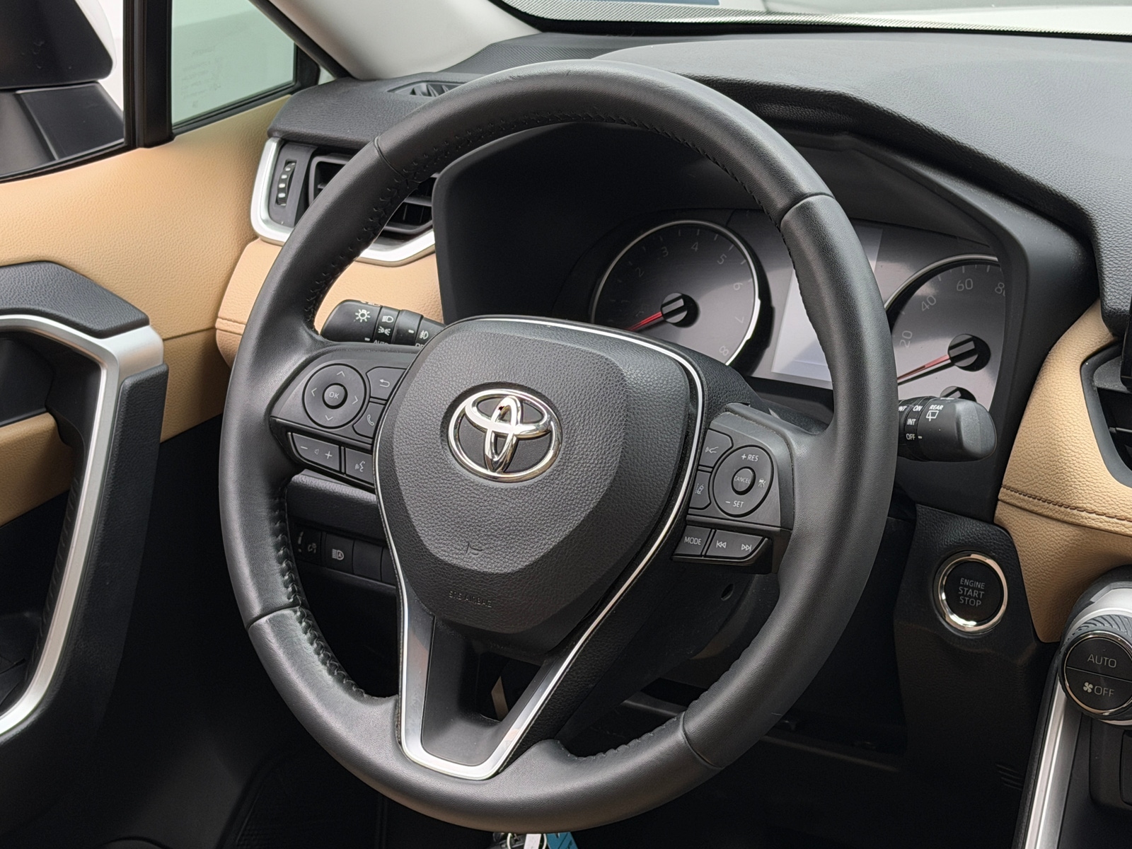 Thumbnail: 2021 Toyota RAV4 - 4