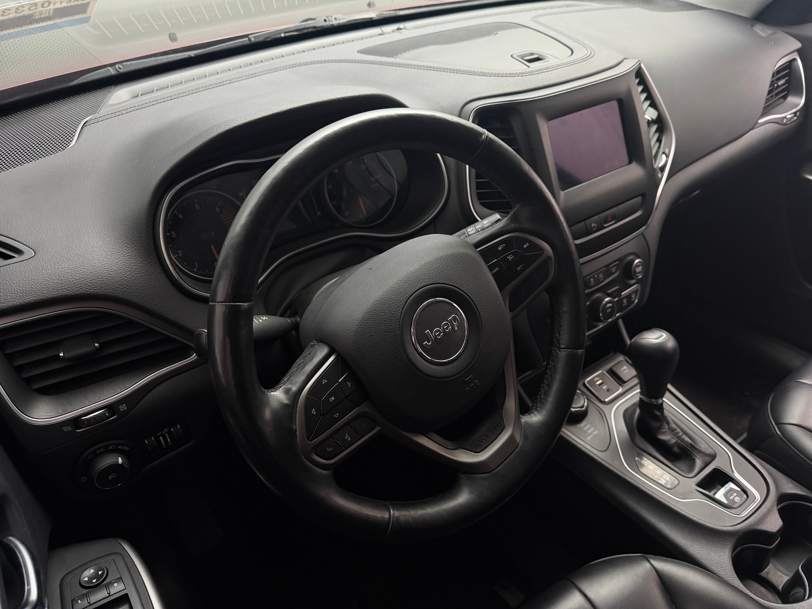 Thumbnail: 2019 Jeep Cherokee - 5