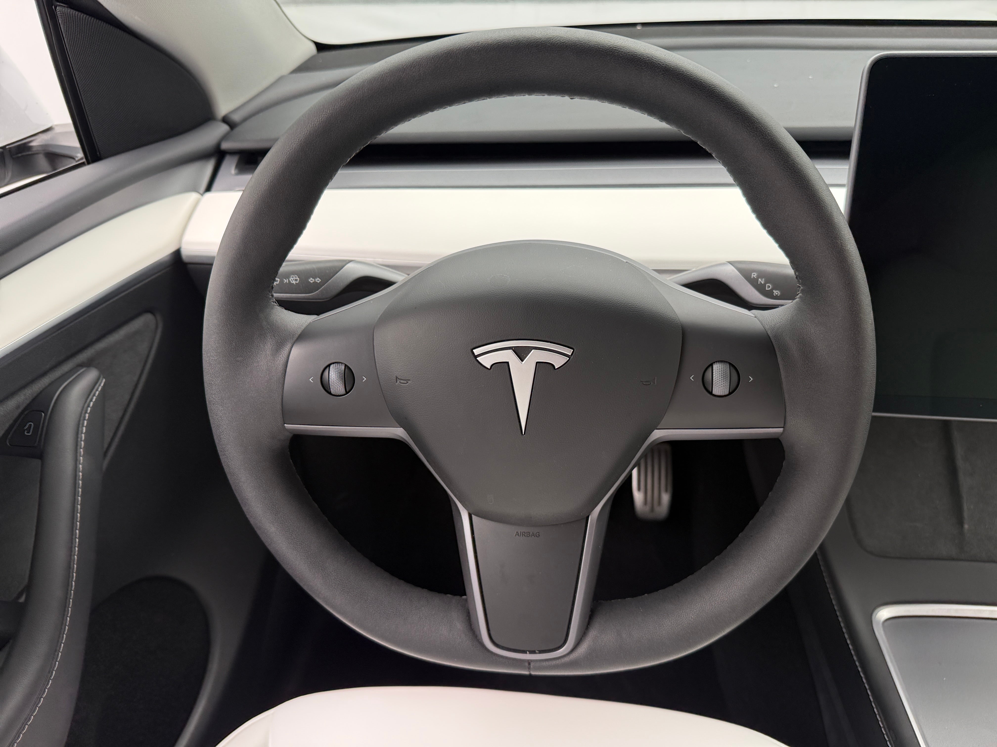 Used 2024 Tesla Model Y Long Range with VIN 7SAYGDEDXRF090924 for sale in Oak Creek, WI