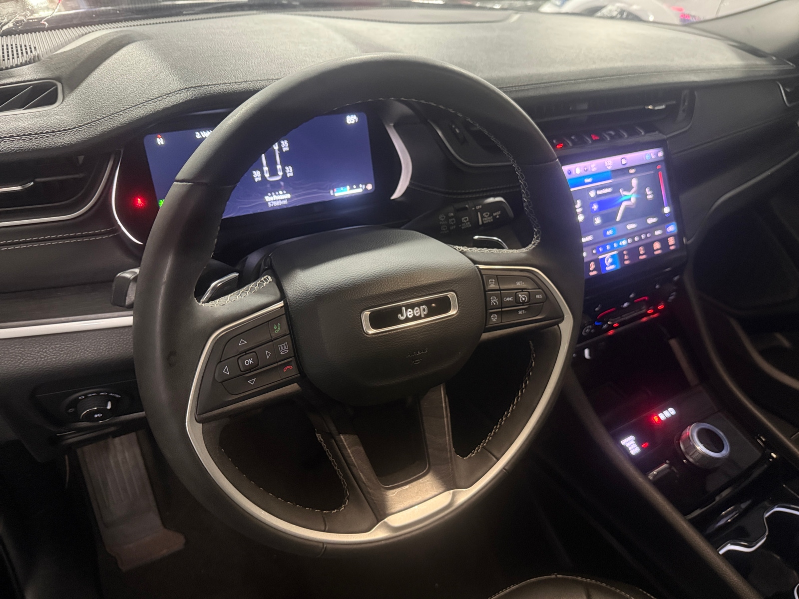 Thumbnail: 2023 Jeep Grand Cherokee L - 4
