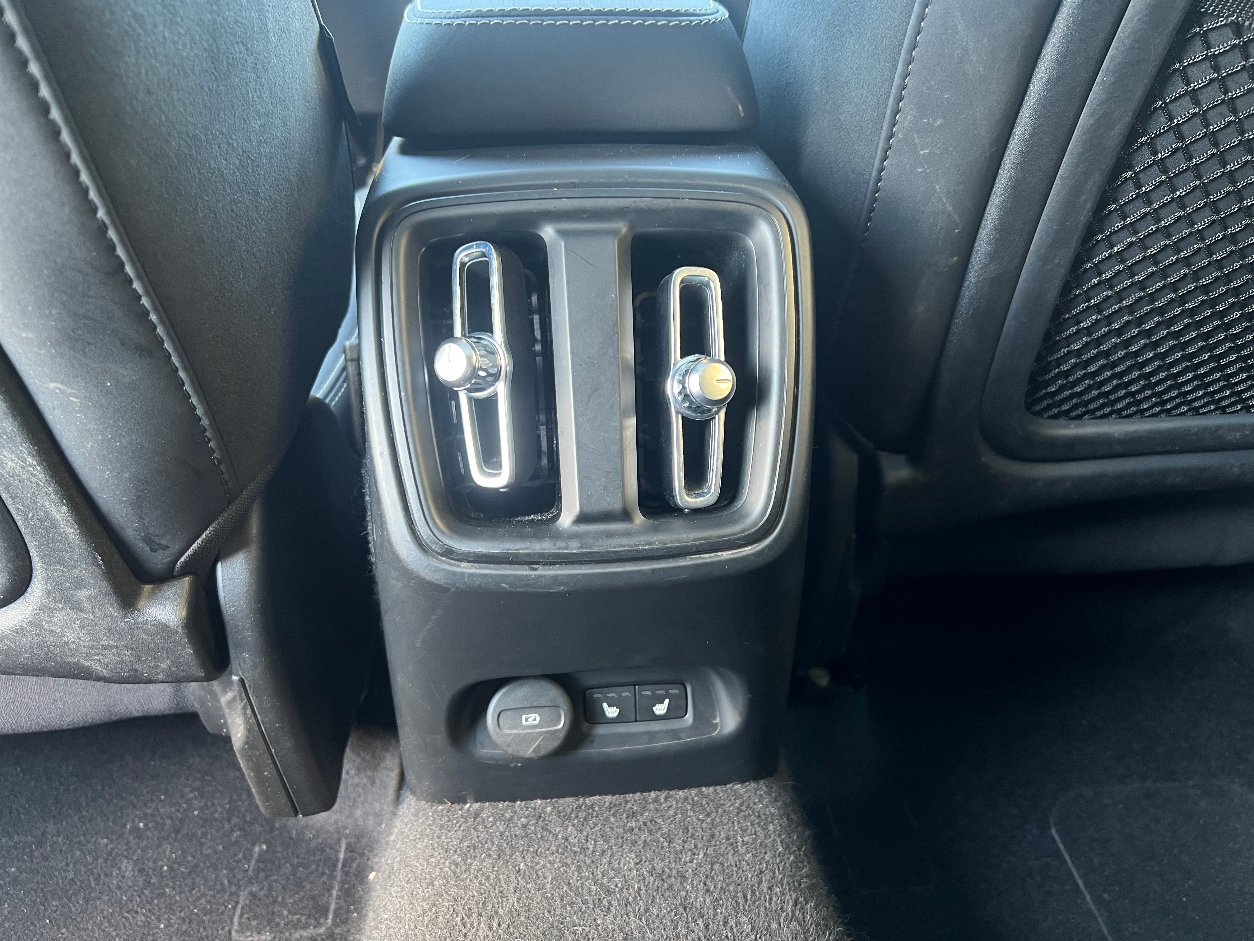 Used 2022 Volvo C40 Ultimate with VIN YV4ED3GBXN2007047 for sale in Auburn, WA