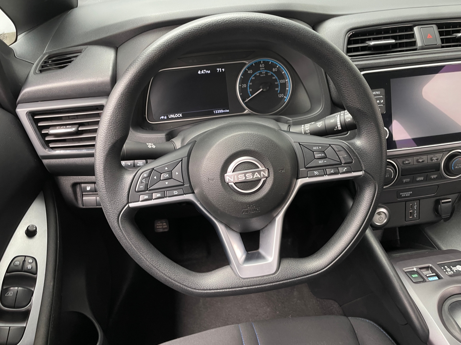 Thumbnail: 2025 Nissan Leaf - 5
