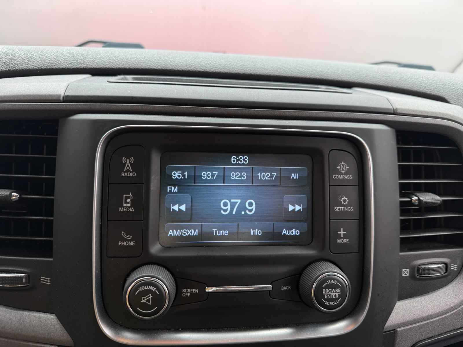 Thumbnail: 2019 RAM 1500 Classic - 4