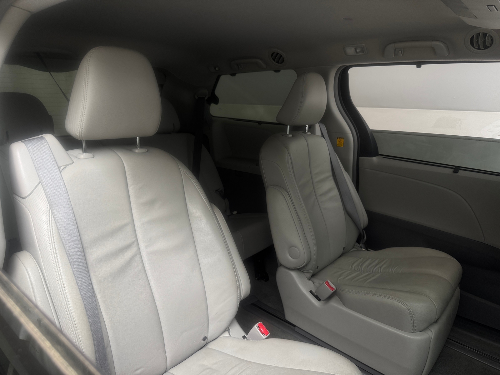 Thumbnail: 2013 Toyota Sienna - 6