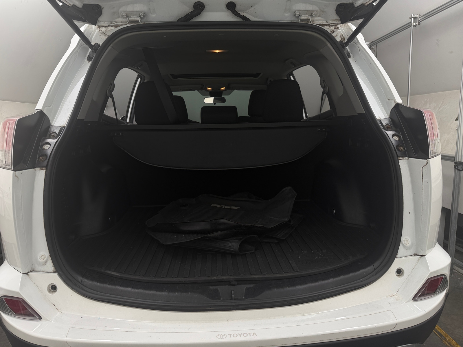 Thumbnail: 2018 Toyota RAV4 - 7