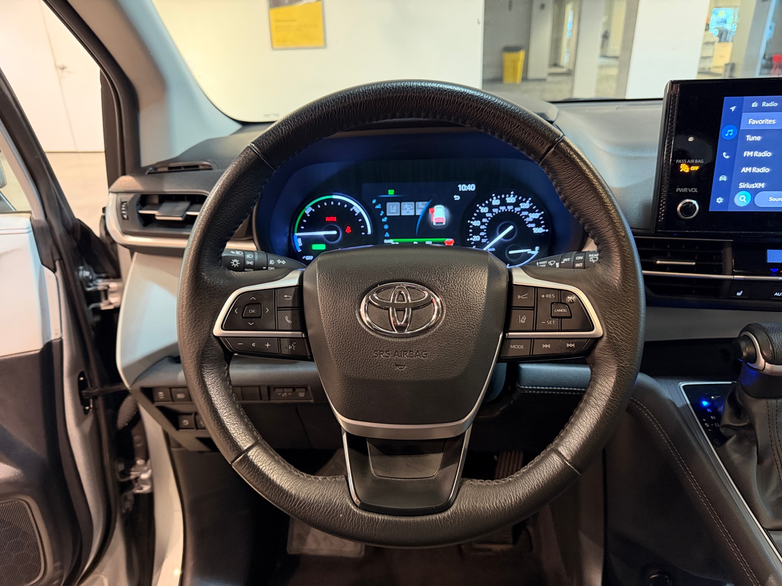 Thumbnail: 2025 Toyota Sienna - 4