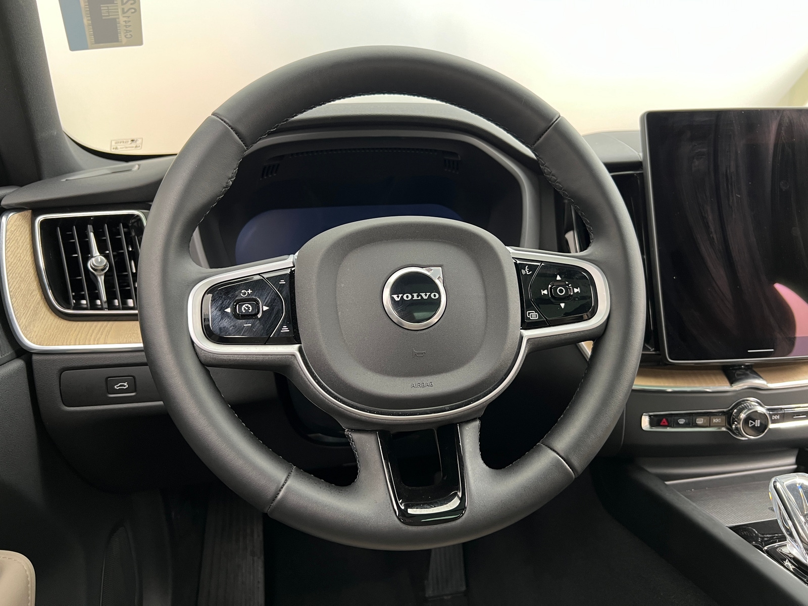Thumbnail: 2026 Volvo XC60 - 4