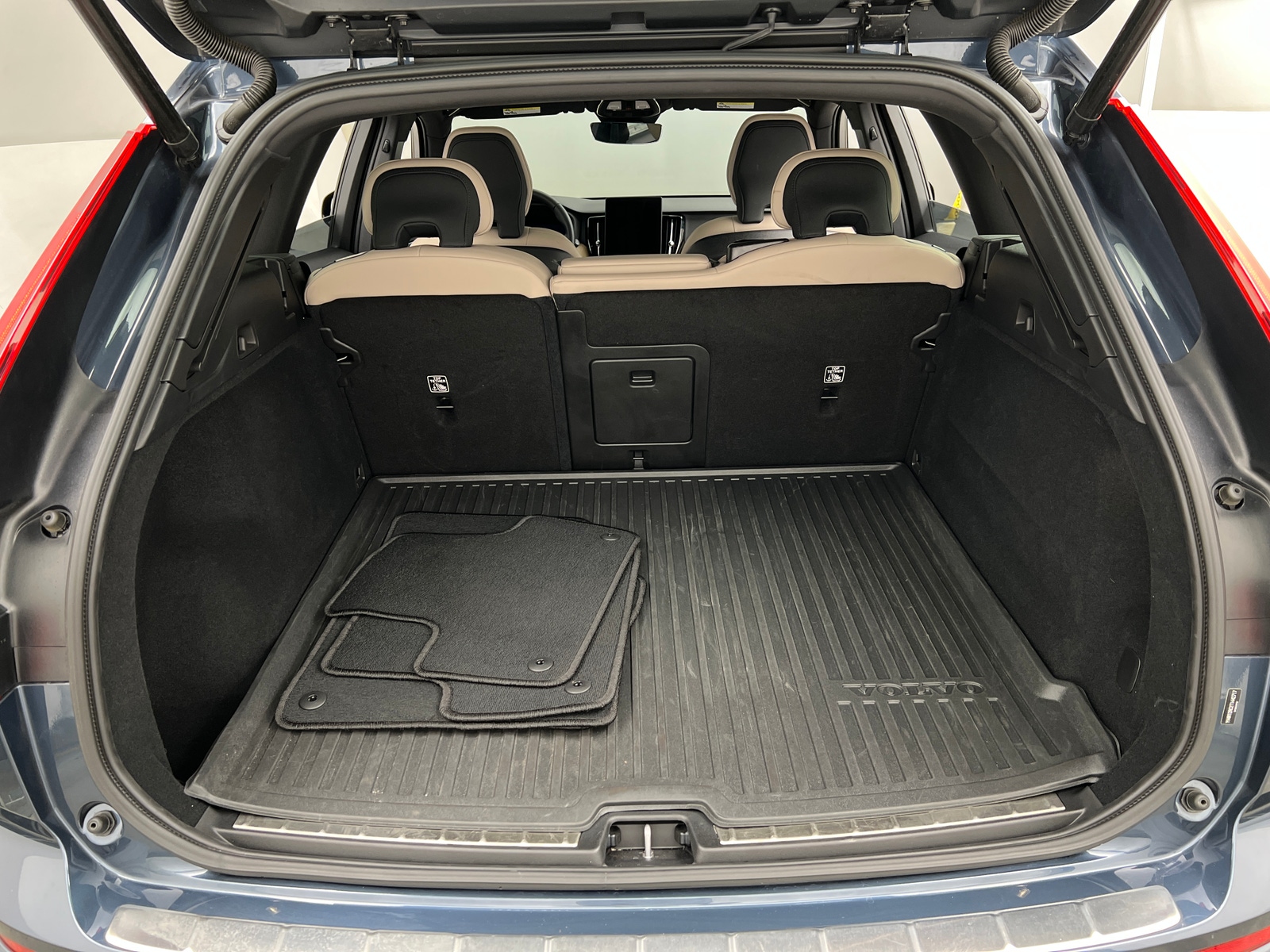 Thumbnail: 2026 Volvo XC60 - 6