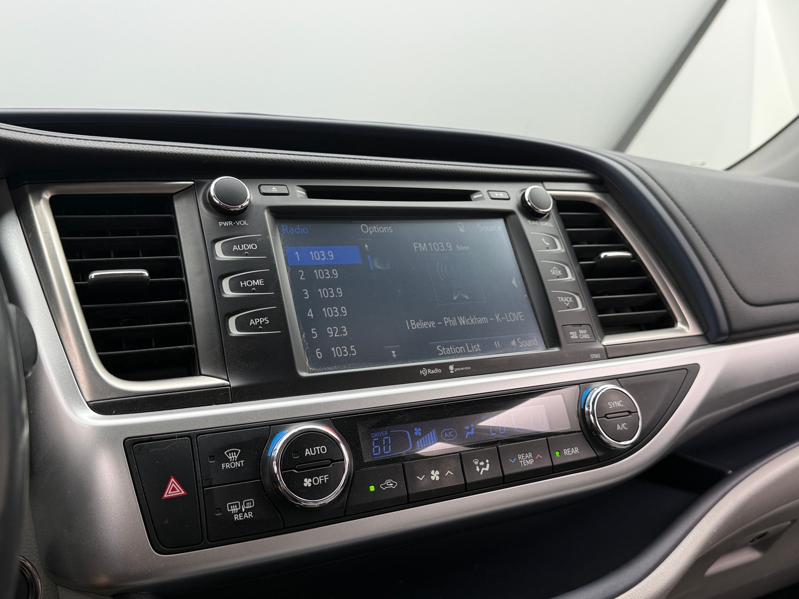 Thumbnail: 2015 Toyota Highlander - 4