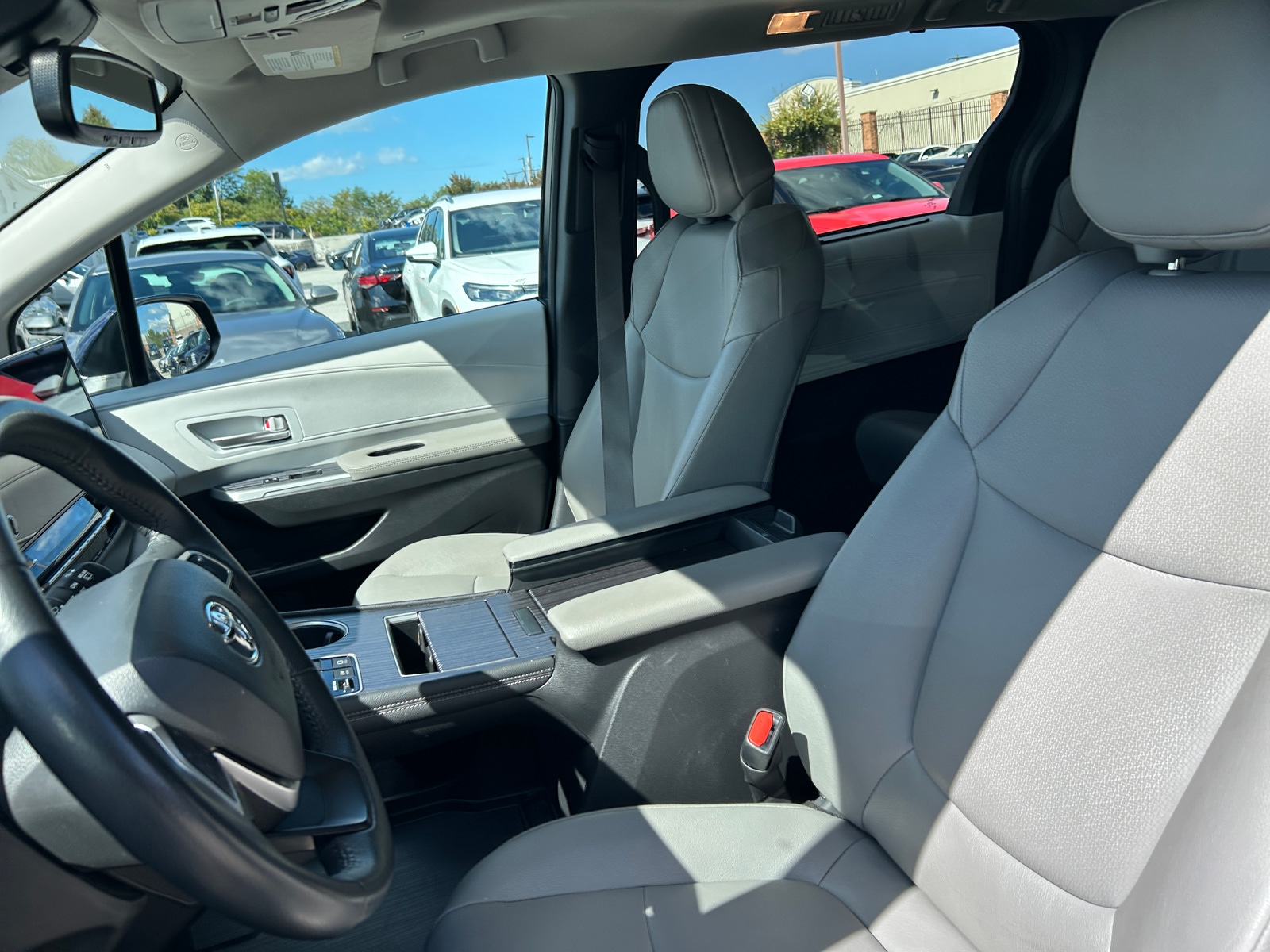Thumbnail: 2025 Toyota Sienna - 2
