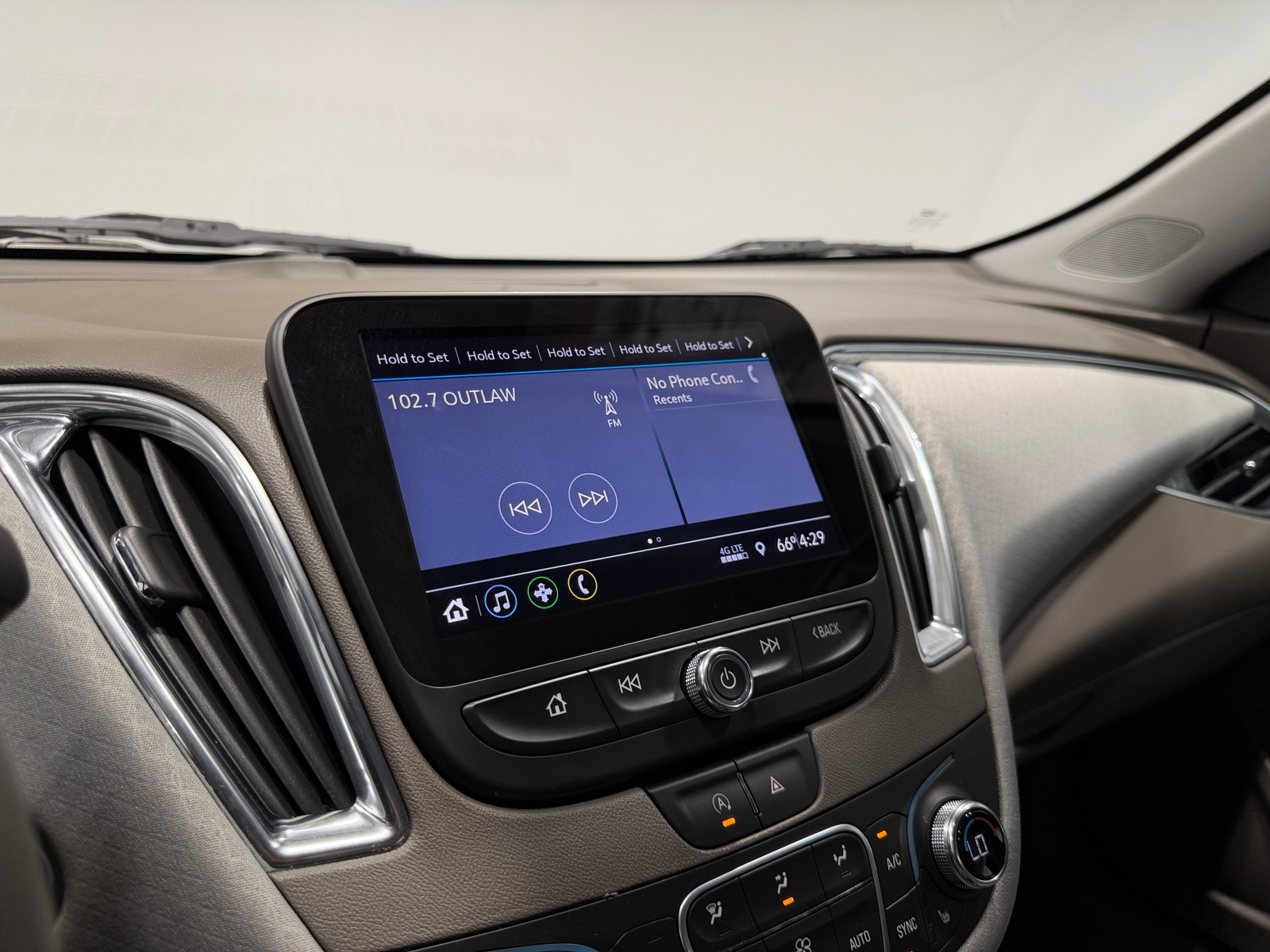 Thumbnail: 2020 Chevrolet Malibu - 4