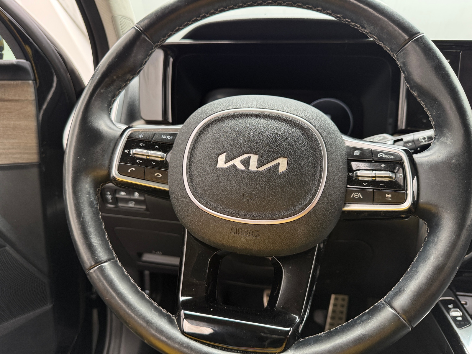 Thumbnail: 2022 Kia Sorento - 4