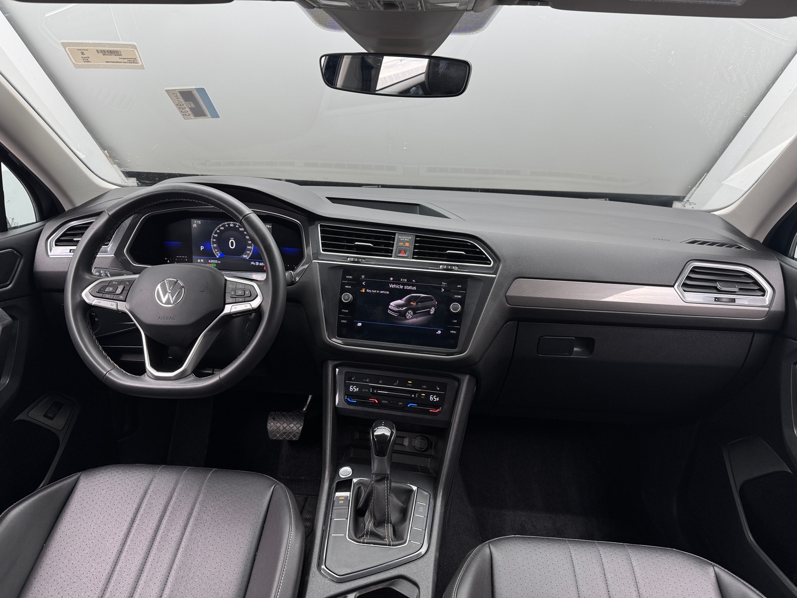 Thumbnail: 2022 Volkswagen Tiguan - 3