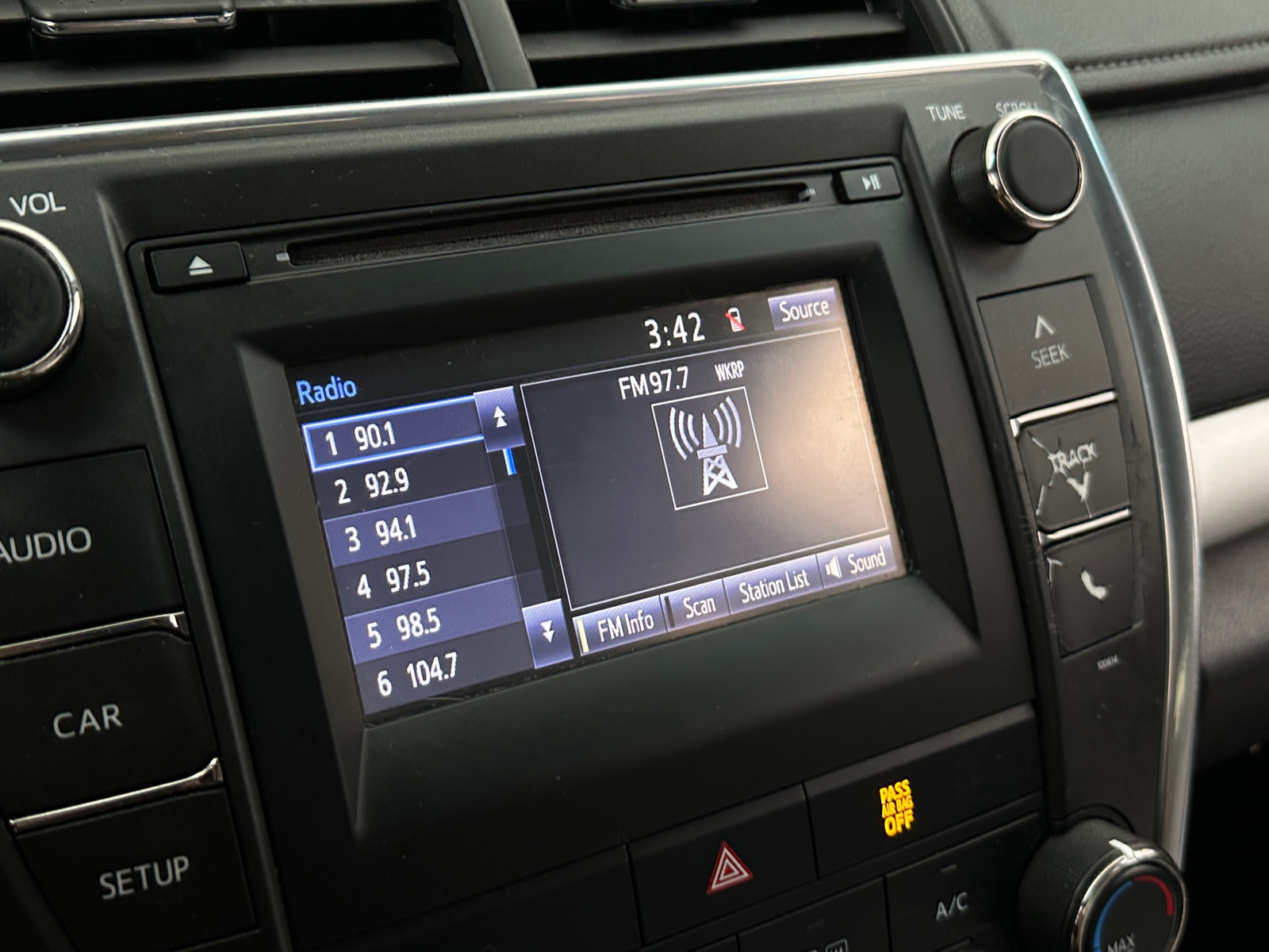 Thumbnail: 2017 Toyota Camry - 4