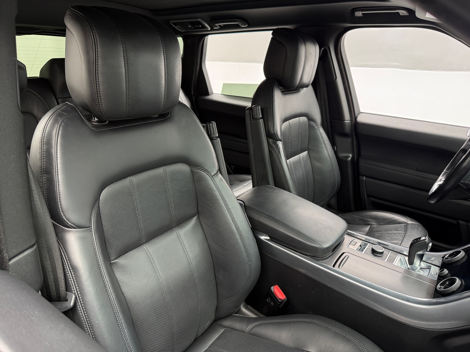 Thumbnail: 2020 Land Rover Range Rover Sport - 2