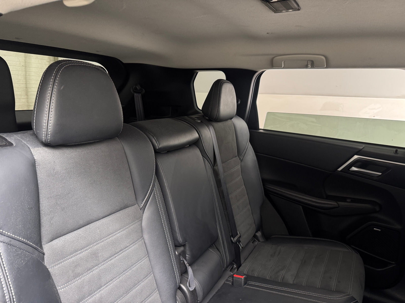 Thumbnail: 2025 Mitsubishi Outlander - 6