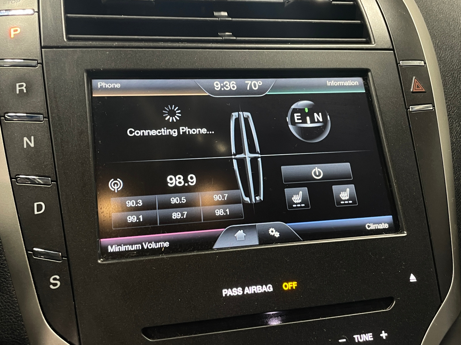 Thumbnail: 2015 Lincoln MKZ - 3