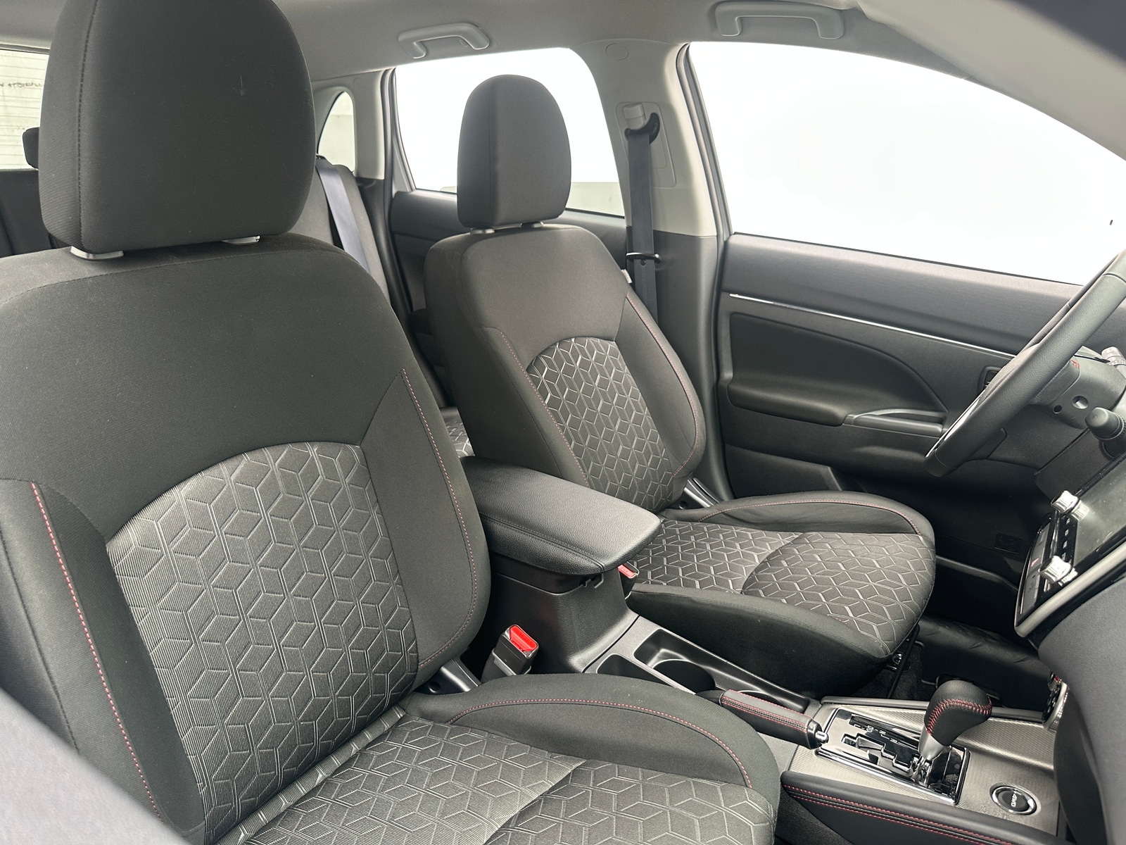 Thumbnail: 2023 Mitsubishi Outlander Sport - 2