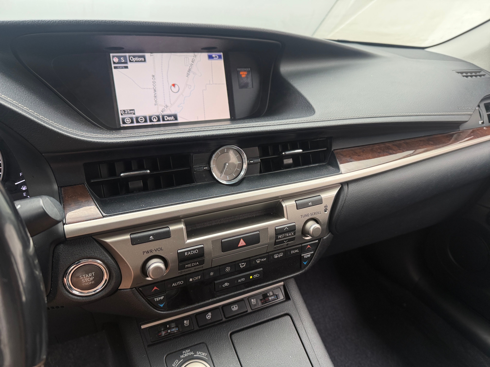 Thumbnail: 2015 Lexus ES - 4