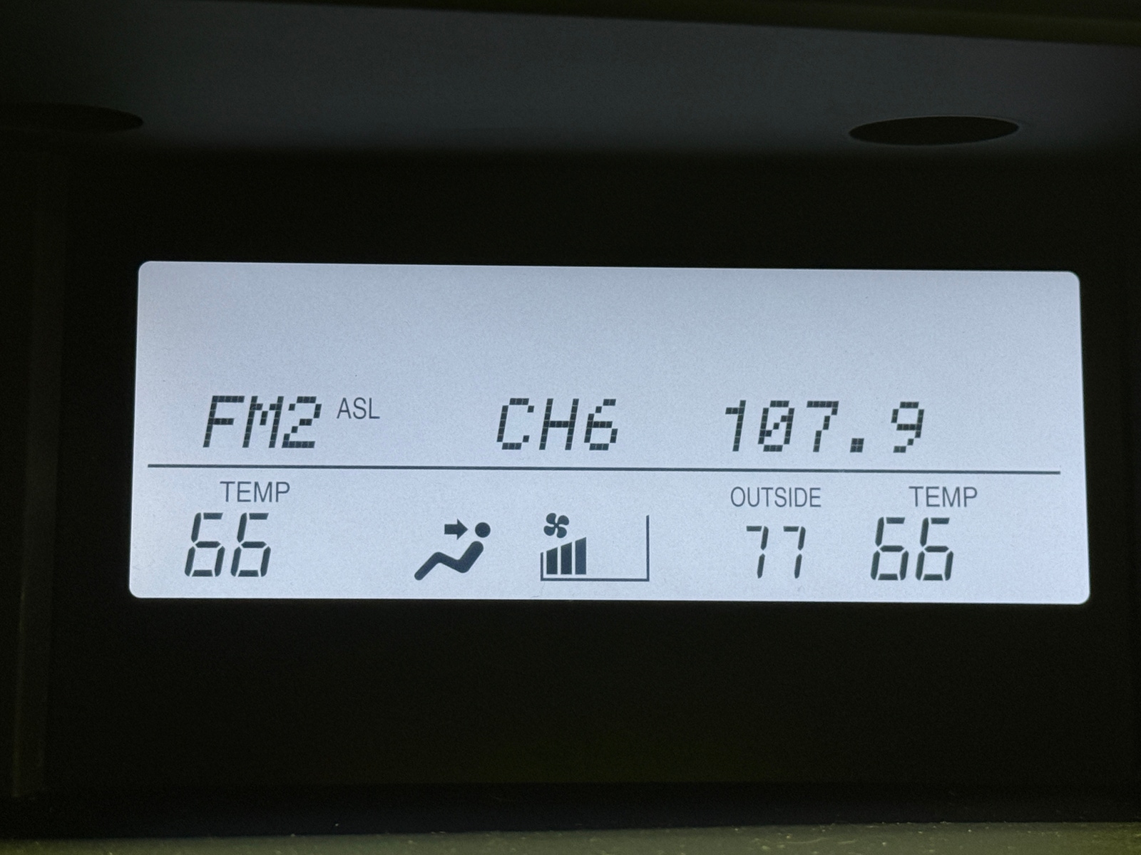 Thumbnail: 2014 Lexus ES - 4