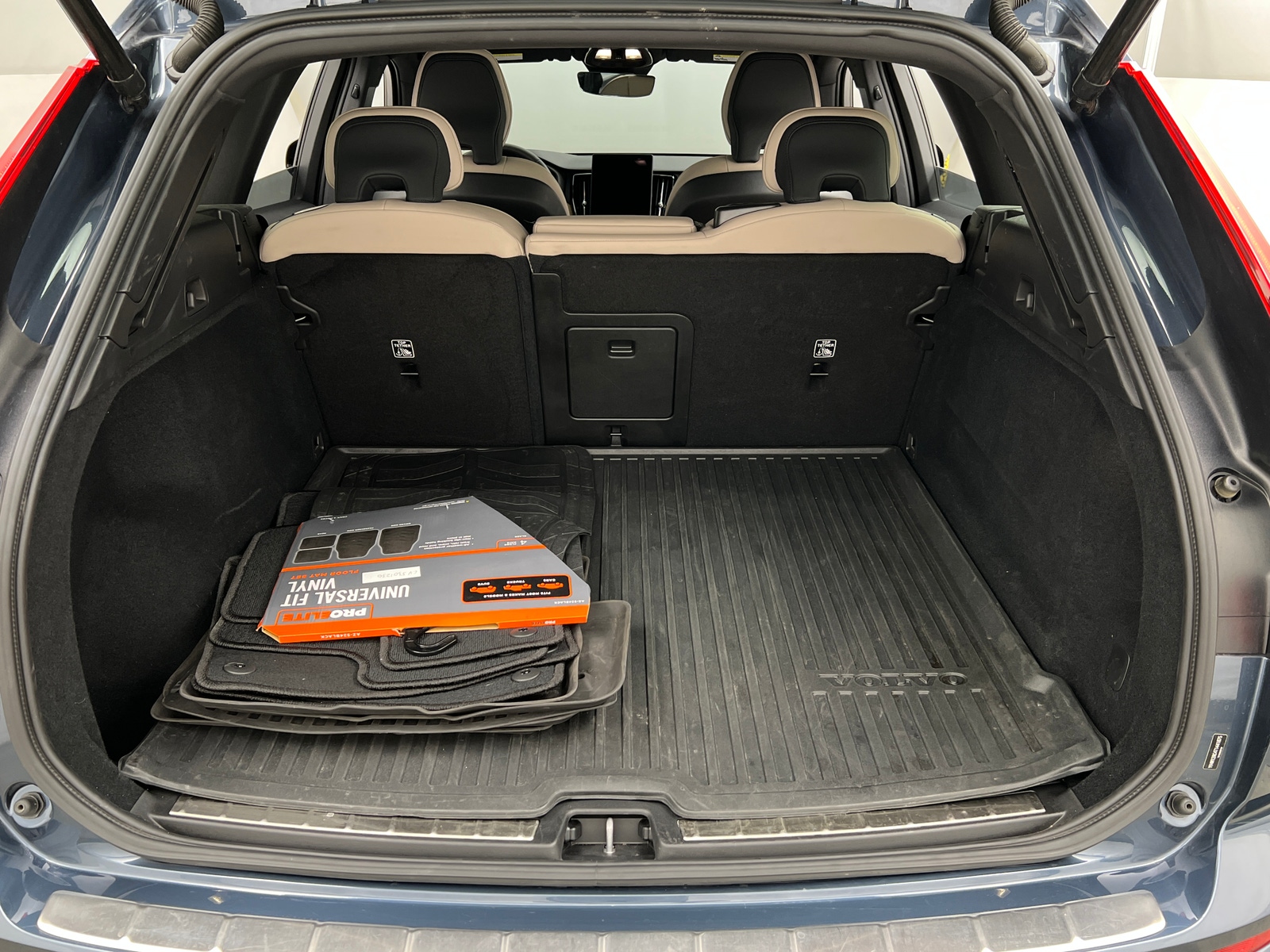 Thumbnail: 2026 Volvo XC60 - 6