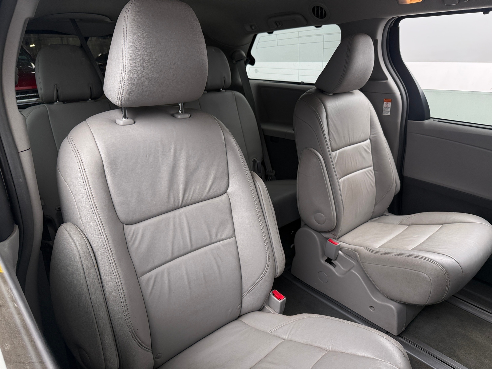 Thumbnail: 2016 Toyota Sienna - 5