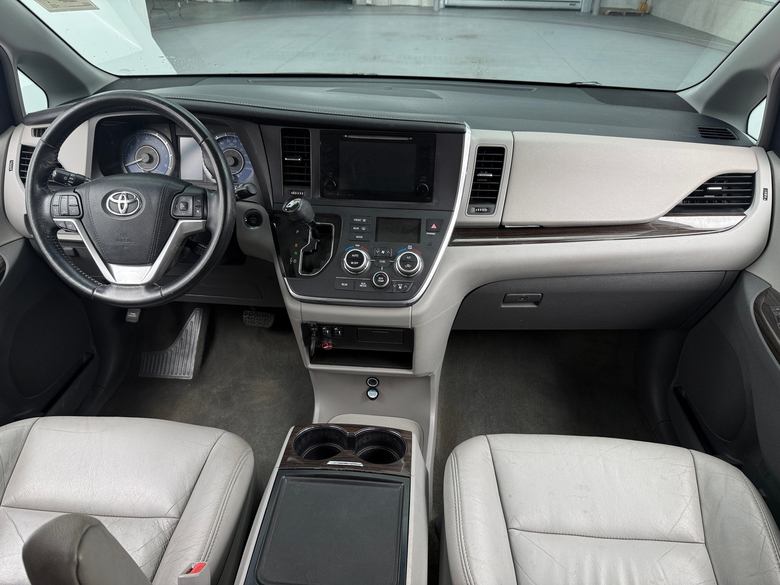 Thumbnail: 2016 Toyota Sienna - 2