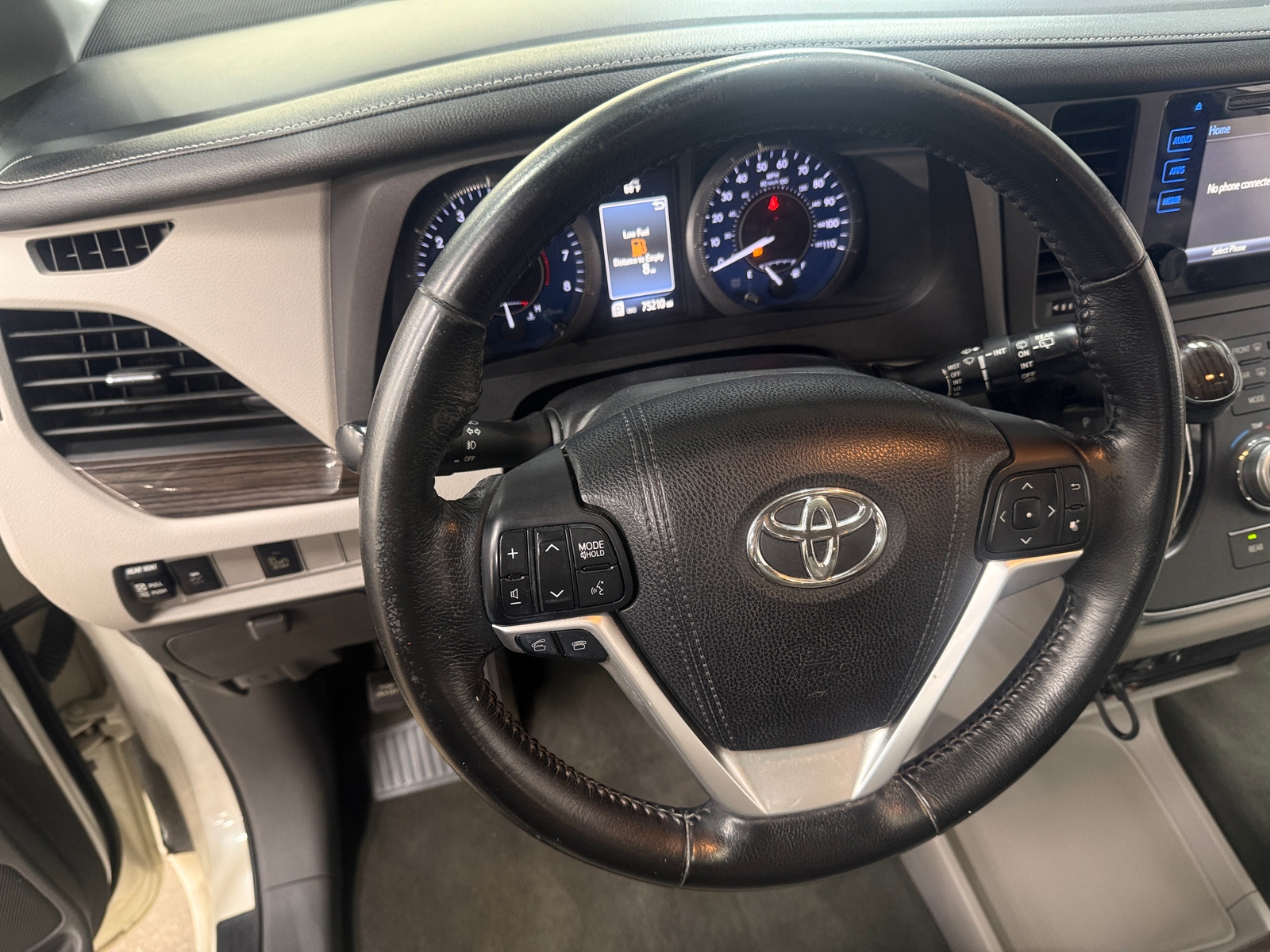 Thumbnail: 2016 Toyota Sienna - 4