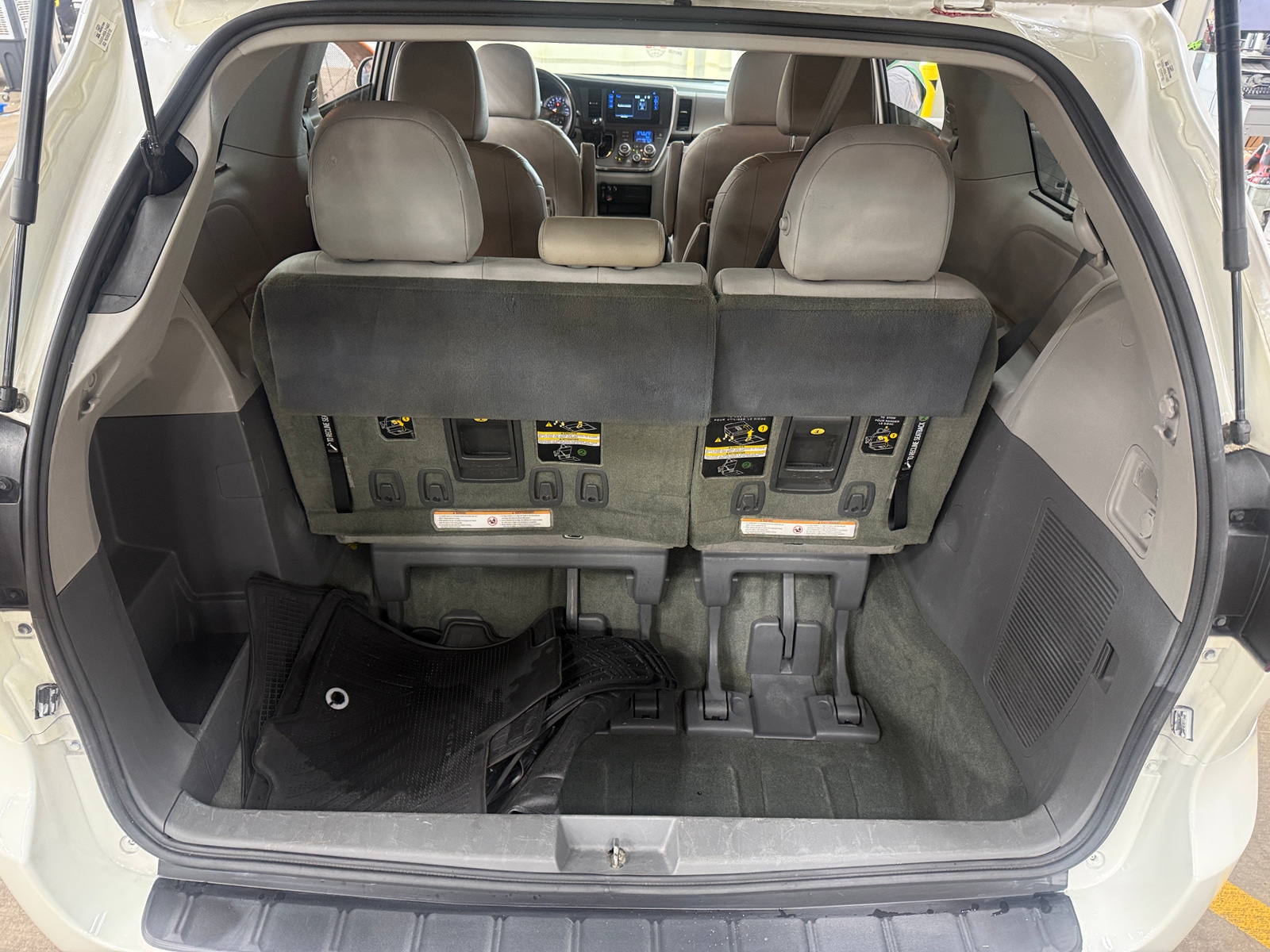 Thumbnail: 2016 Toyota Sienna - 6