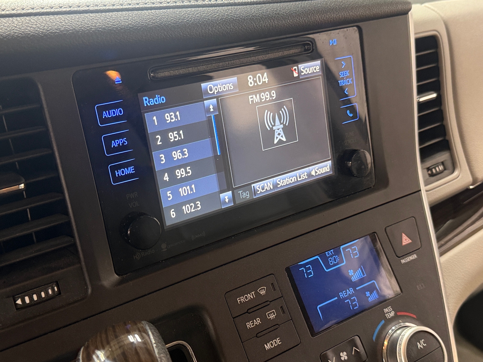Thumbnail: 2016 Toyota Sienna - 3