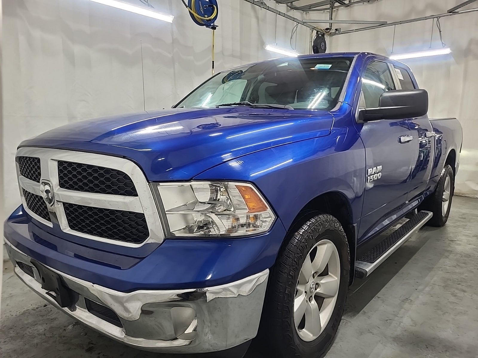 2017 Ram 1500 4WD Quad Cab 140.5" SLT