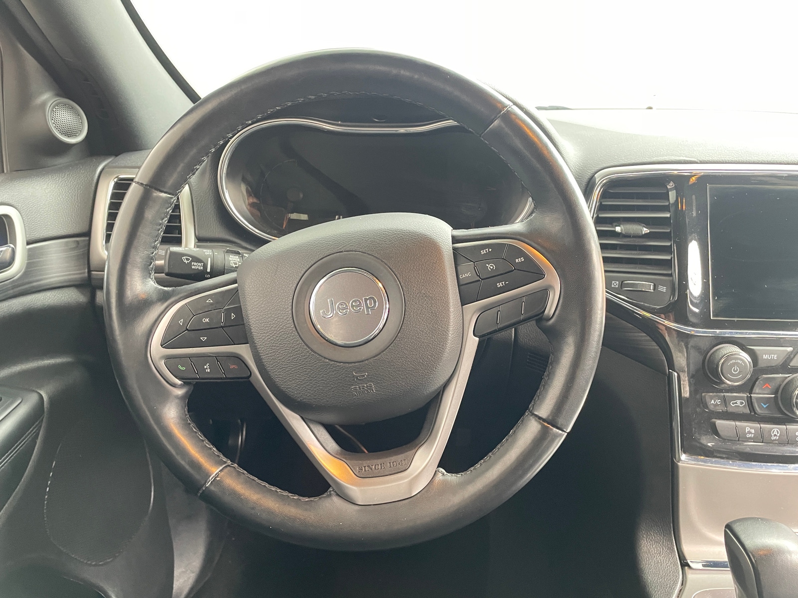 Thumbnail: 2022 Jeep Grand Cherokee - 4