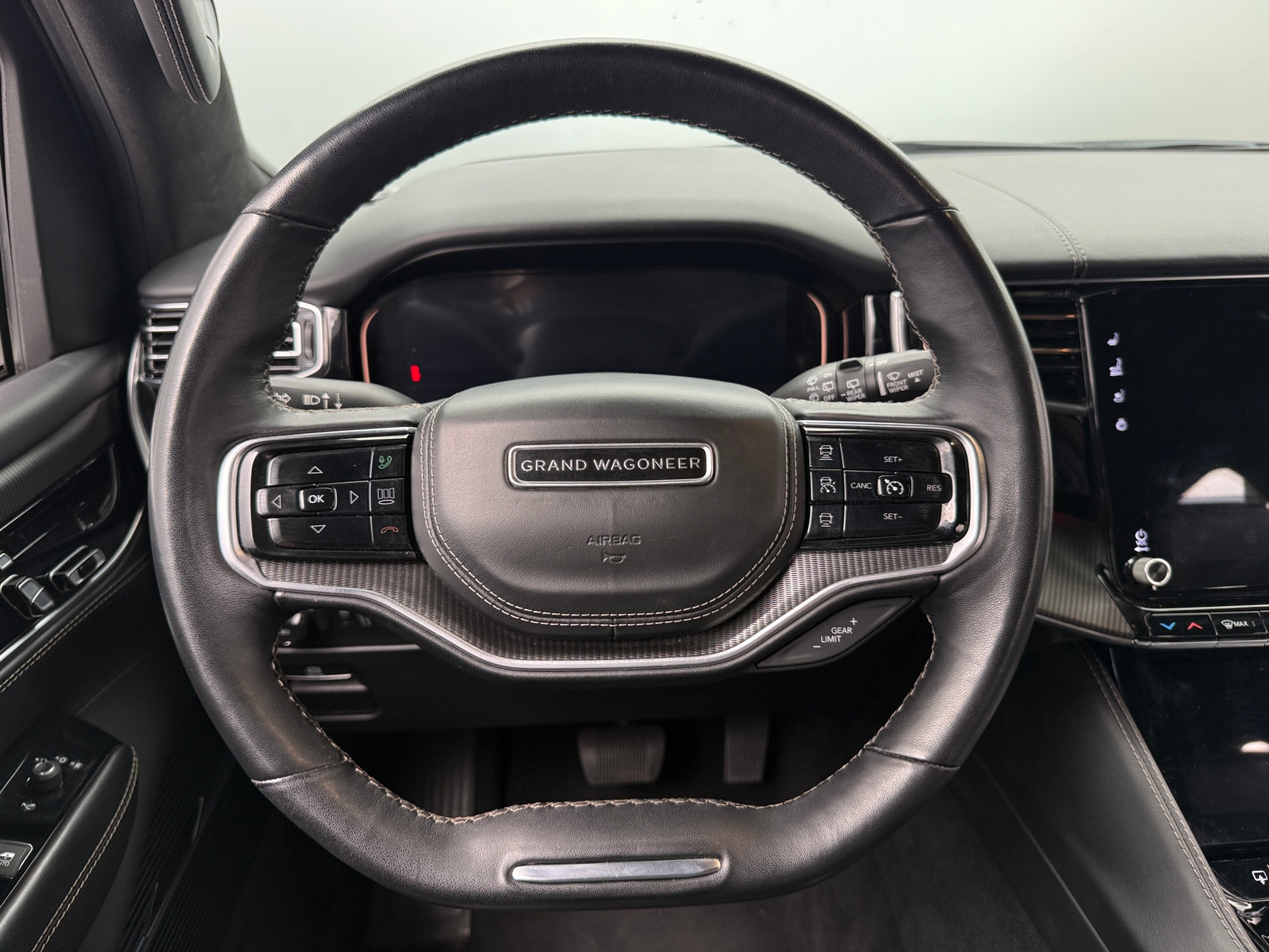 Thumbnail: 2024 Jeep Grand Wagoneer L - 4