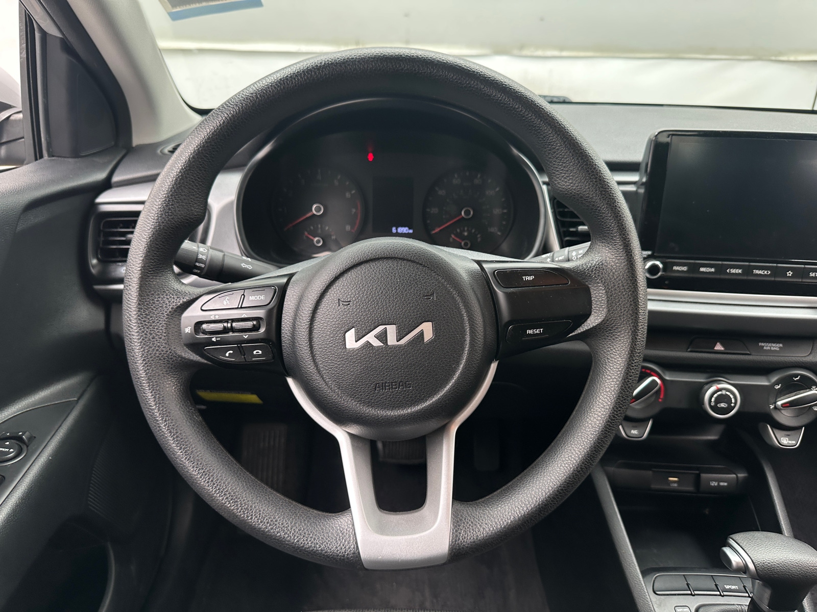 Thumbnail: 2022 Kia Rio - 5