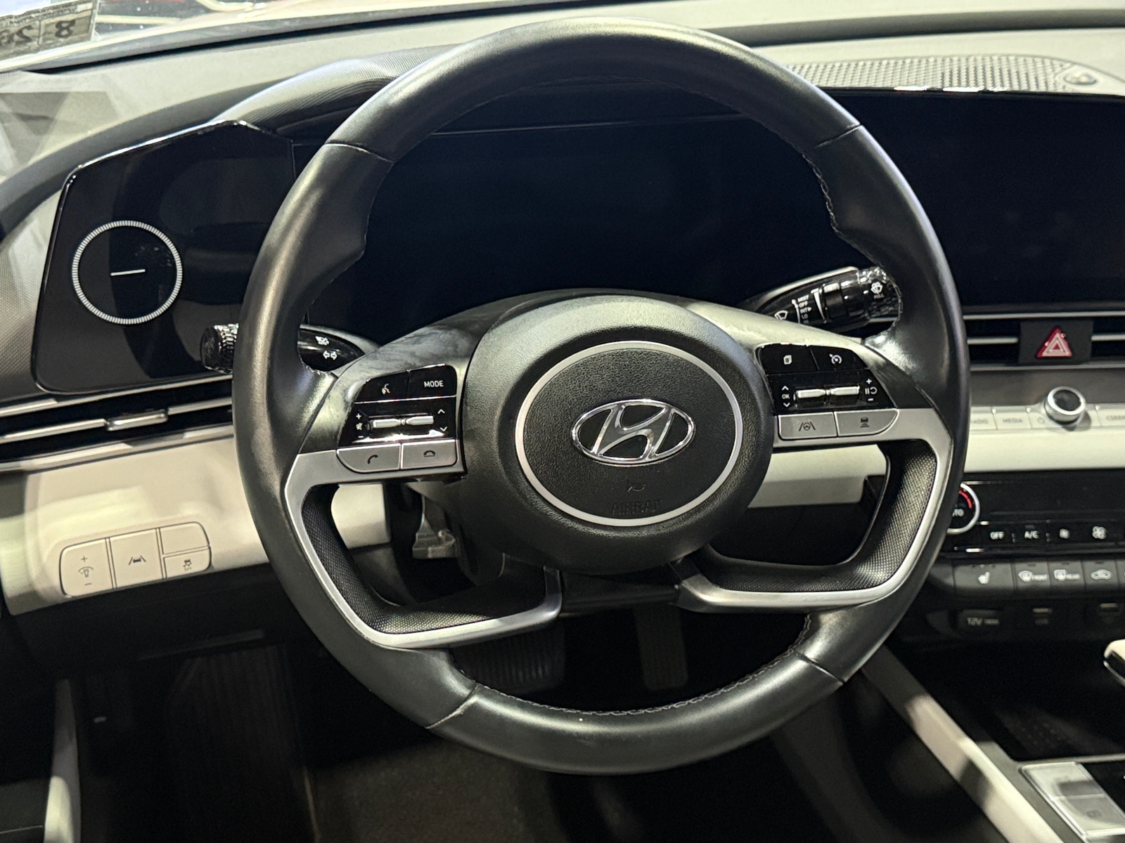 Thumbnail: 2022 Hyundai Elantra - 4