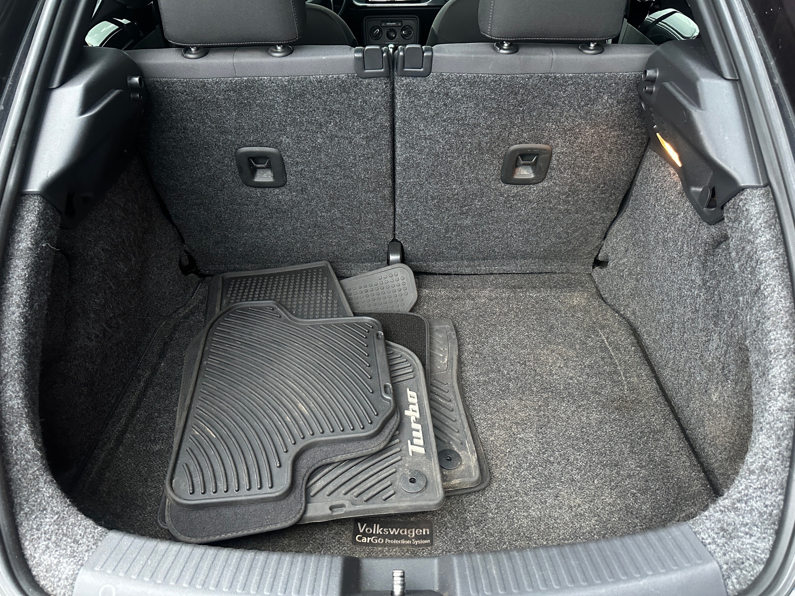 Thumbnail: 2012 Volkswagen Beetle - 7