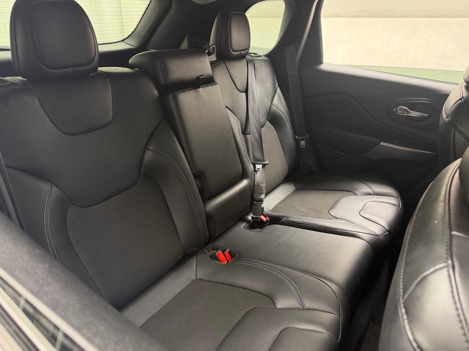 Thumbnail: 2021 Jeep Cherokee - 6
