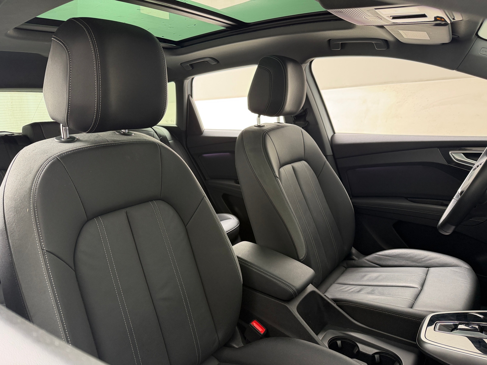 Thumbnail: 2022 Audi Q4 e-tron - 2