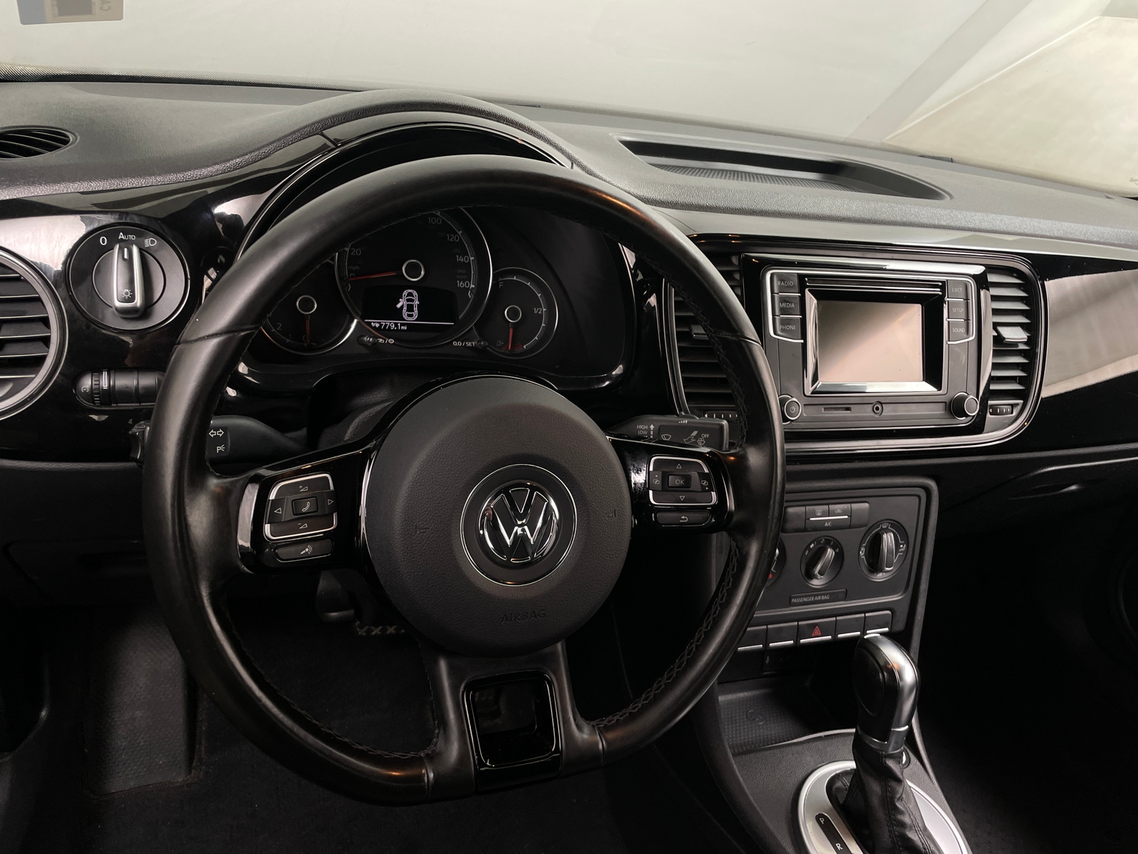 Thumbnail: 2017 Volkswagen Beetle - 4
